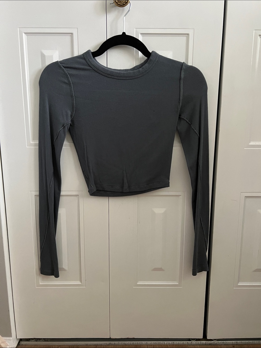 Lulu lemon long sleeve cropped workout top